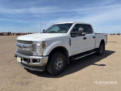 Ford F-350 XLT 4x4 Crew Cab Pickup