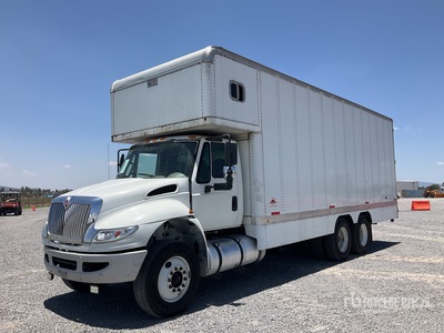 2017 International 4400 SBA 6x2 Camion con Caja Seca / Van Truck