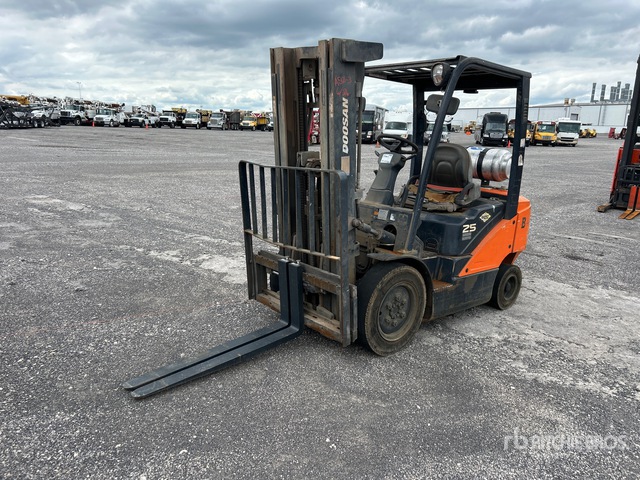 2018 Doosan G25P 4600 lb Pneumatic Tire Forklift