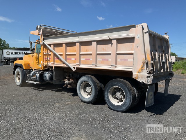 【中古】 樹林（97ー10） 1997 Mack RD688S 8x4 Tri/A Dump Truck in Albany, New York, United