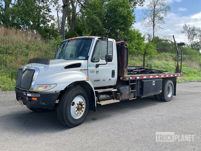 2002 International 4300 4x2 Flatbed Truck