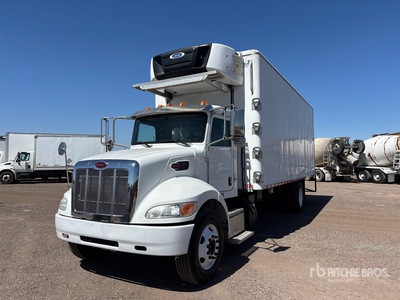 2018 Peterbilt 337 4x2 Camiones
