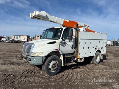 Posi-Plus 200-42-A 42 ft on 2003 International 4400 SBA 4x2 Bucket Truck