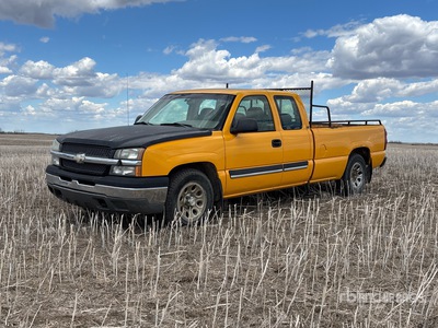Chevrolet Silverado 1500 4x2 Extended Cab Pickup