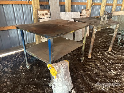 Quantity of (2) Quantity of Steel Work Bench Articoli da ferramenta e di consumo