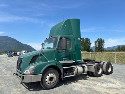 2007 Volvo VNL 6x4 T/A Dagcabine Trekker
