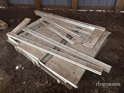 Quantity of Metal Shelving Articoli da ferramenta e di consumo