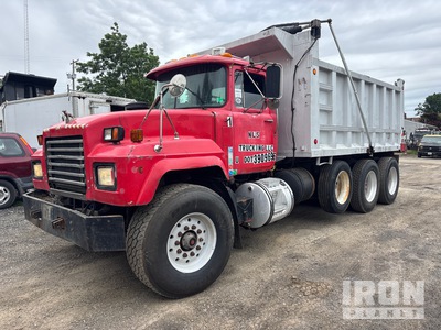 2000 Mack RD688S 8x4 T/A Dump Truck