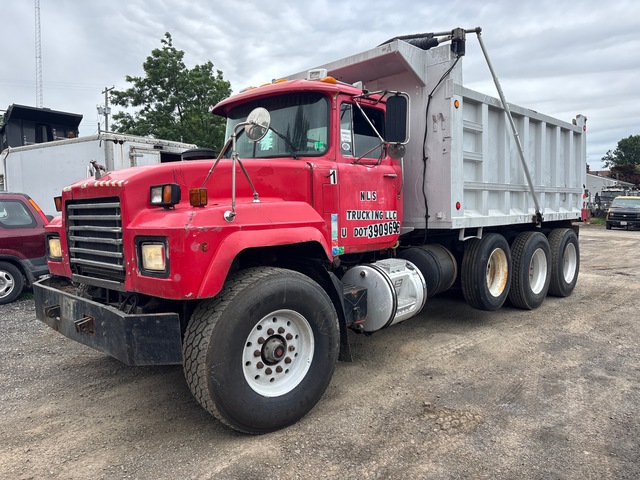 2000 Mack RD688S 8x4 T/A Dump Truck 2000 Mack RD688S 8x4 T/A Dump Truck