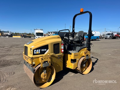 2015 Cat CB-24B مدحلة ذات اسطوانتين