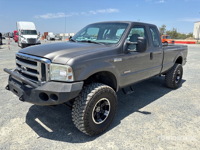 2005 Ford F-250 XL 4x4 Extended Cab Pickup