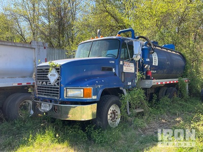 2000 Mack CH612 6x4 Vacuum Tanker Truck (Inoperable)