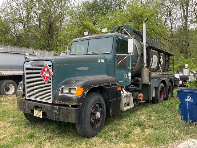 1994 IBEX on 1991 Freightliner 114SD 6x4 Vacuum Tanker Truck 1994 IBEX on 1991 Freightliner 114SD 6x4 Vacuum Tanker Truck