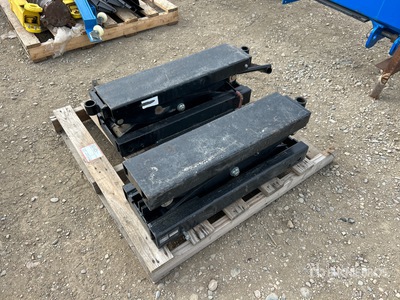 Quantity of (2) Atlas RJ-8000 8000 lbs جاك