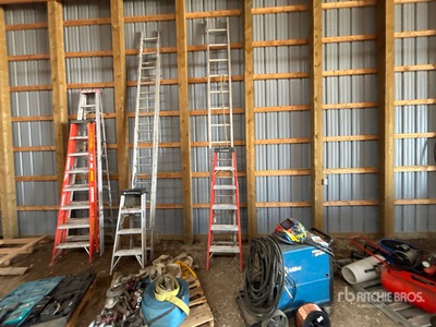 Quantity of (2) Aluminum Ladder Articoli da ferramenta e di consumo