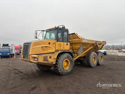 2005 John Deere 250D شاحنة قلابة مفصلية