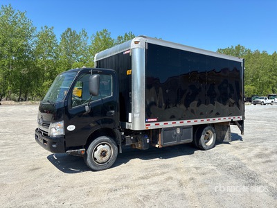 2017 Hino 195 4x2 Van Truck