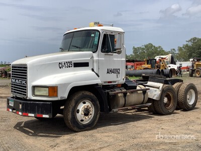2002 Mack CH612 6x4 Ciągnik siodłowy T/A z kabiną dzienną