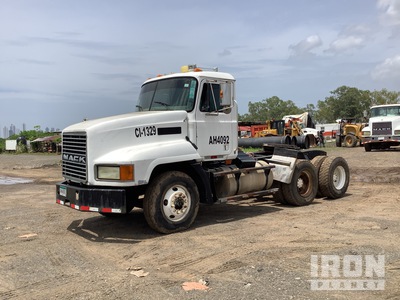 2002 Mack CH612 6x4 CH600 T/A Sleeper Truck Tractor