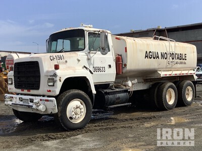 1994 Ford LNT8000 4000 gal 6x4 Camion à eau