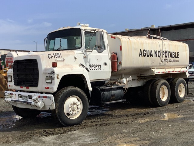 1994 Ford LNT8000 4000 gal 6x4 Water Truck