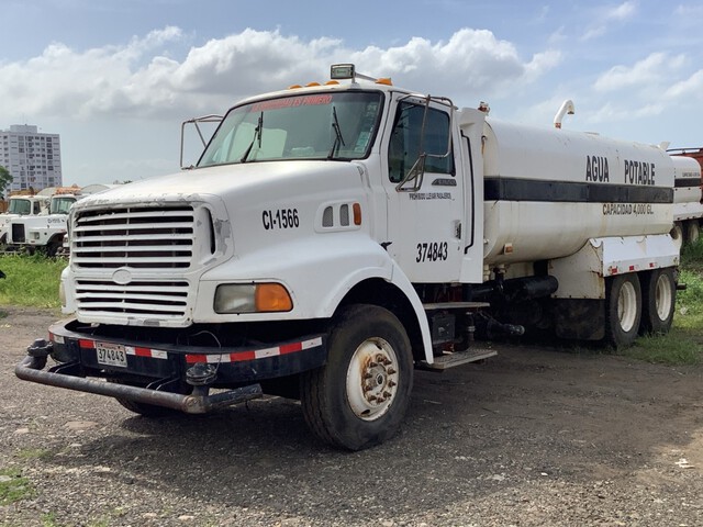 1998 Ford LTS9000 4000 gal 6x4 Water Truck