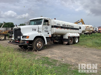 1997 Freightliner C12 4000 gal 6x4 Crew Cab شاحنة مياه