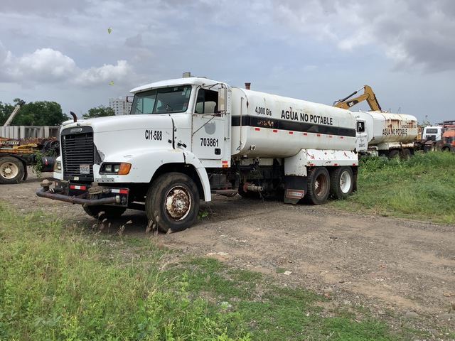 1997 Freightliner C12 4000 gal 6x4 Water Truck