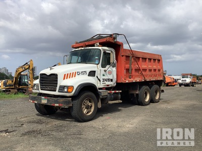 2006 Mack CV713 6x4 Crew Cab Autocarro ribaltabile 2 assi
