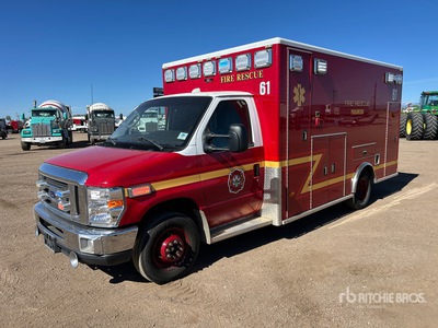 2015 Ford E-450 4x2 Krankenwagen