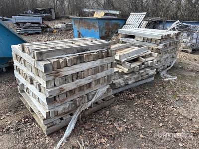 Quantity of Wood Dunnage Articoli da ferramenta e di consumo