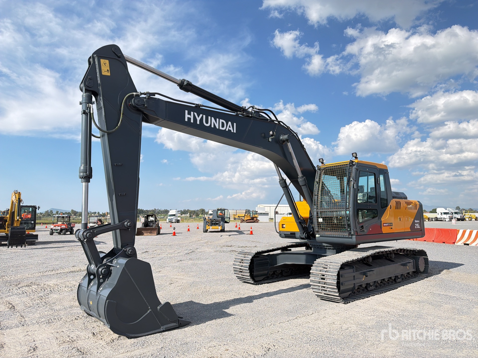 2026 Hyundai R215L Excavadora Hidraulica (Sin Usar) / Tracked Excavator (Unused)