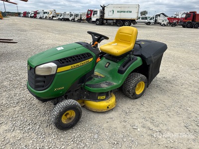 John Deere X 135 R Mower Tractor