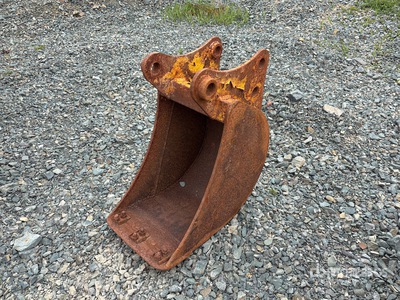 17 in Cleanup Excavator Bucket