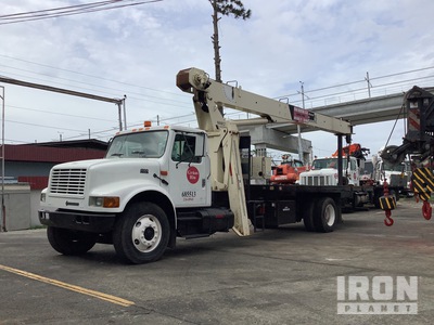 National 500E2 Straight Boom on 2001 Internacional 4900 4x2 BOOM TRUCK Truck Tractor w/Crane