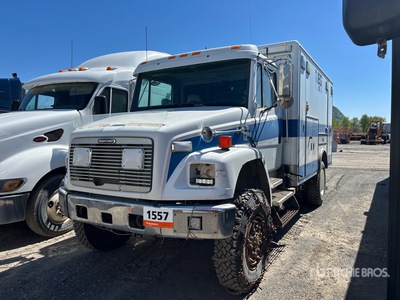 1999 Freightliner FL50 4x4 Camion de service (Inoperable)
