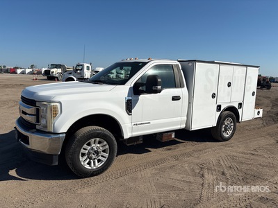 2019 Ford F-350 4x4 Utility Truck