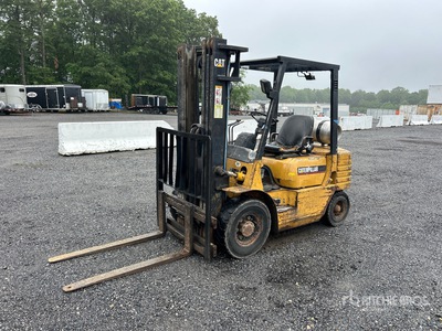 1998 Cat GP25 Pneumatic Tire Forklift