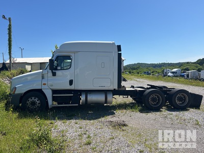 2017 Freightliner Cascadia 125 6x4 T/A Sleeper Truck Tractor