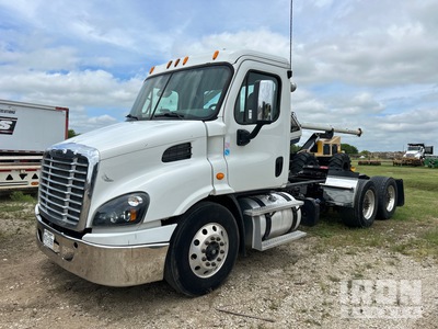 2014 Freightliner Cascadia 126 6x4 T/A Day Cab Truck Tractor