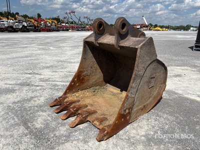 Volvo 43 in Digging Excavator Bucket