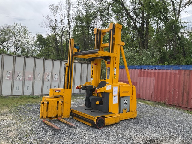 Raymond SA-CSR30T Electric Swing Reach Forklift Raymond SA-CSR30T Electric Swing Reach Forklift