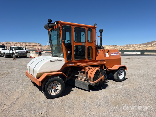 2016 Broce CR350 Self-Propelled Broom