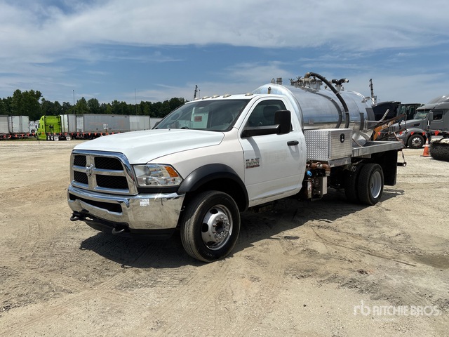 2018 Ram 5500 1000 gal 4x2 Vacuum Tanker Truck