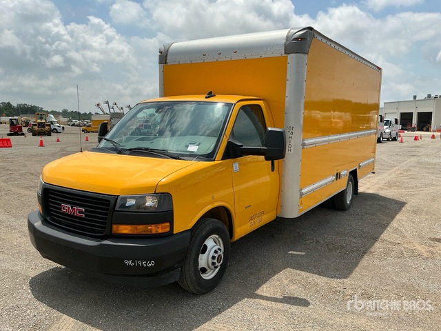 2021 GMC Savana G3500 4x2 Moving Van Truck