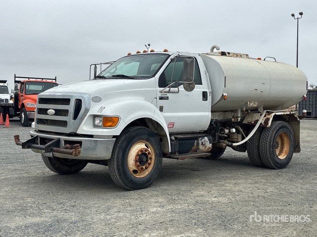 2009 Ford F-750 XL 2000 gal 4x2 Water Truck