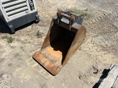 PSM 24 in 0.26 cyd Digging Excavator Bucket - Fits John Deere 85G