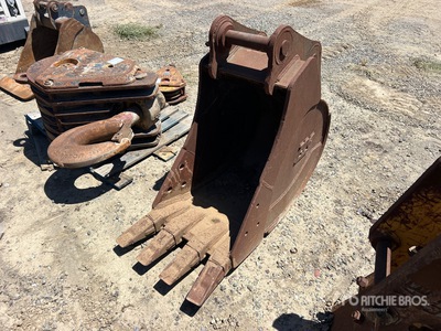 24 in Digging Excavator Bucket