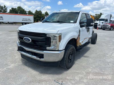 2019 Ford F-250 4x4 Extended Cab Cab and Chassis