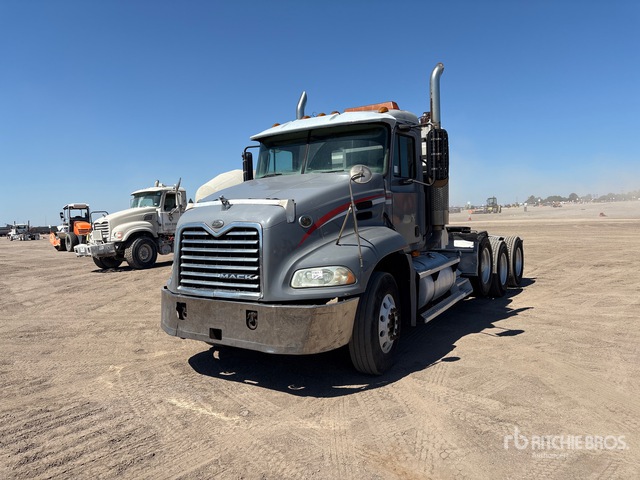2003 MACK CX